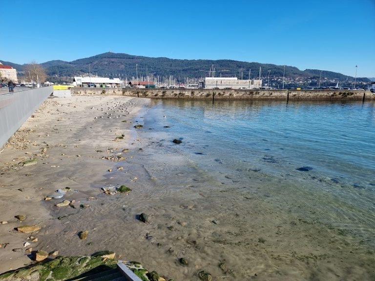 playa puerto moaña