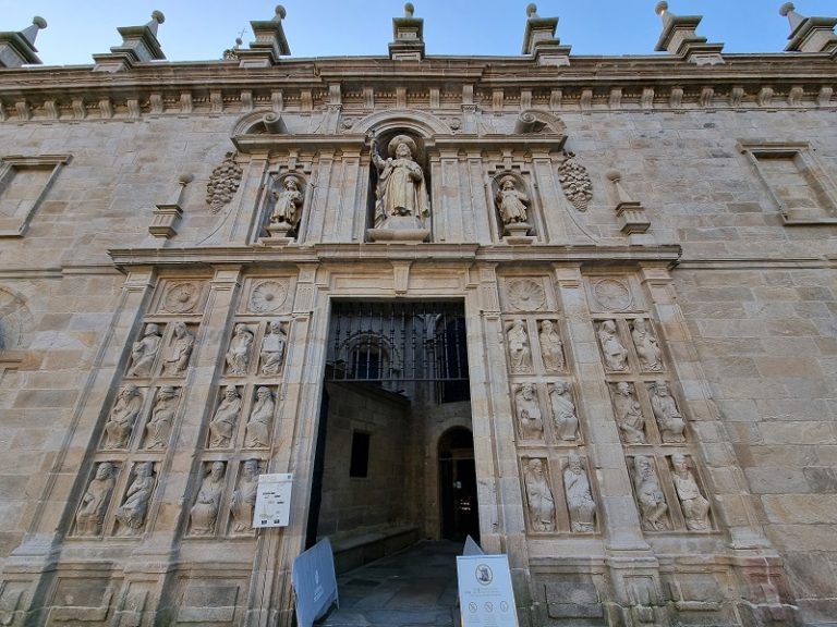 puerta santa santiago